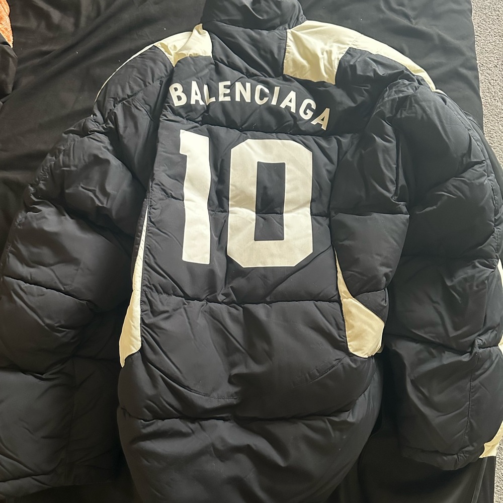 Balenciaga botique buy puffer coat like brand new